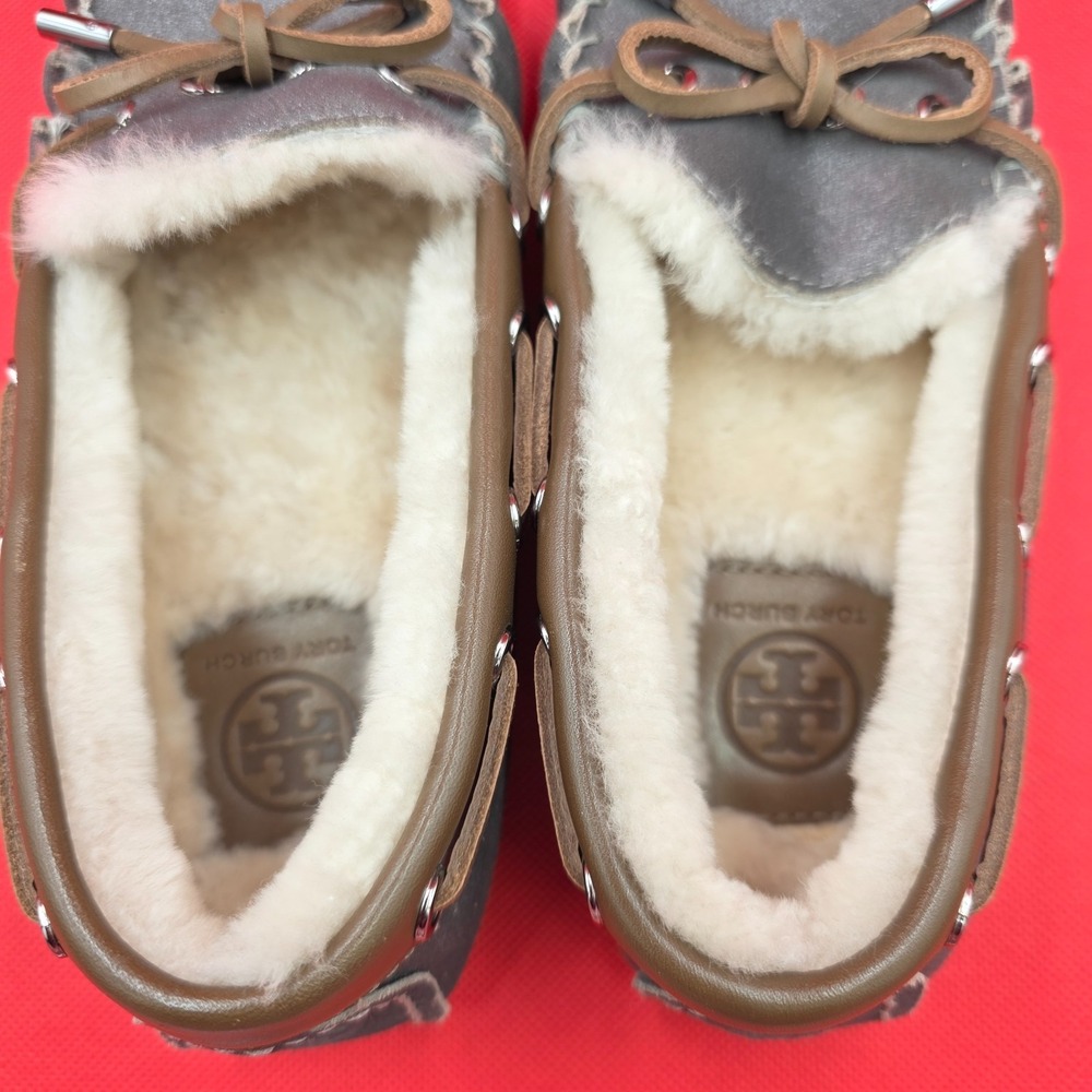 Tory Burch Silver Metallic Gray Fur Lined House Shoes Moccasin Slipper Size 6 - Picture 7 of 7